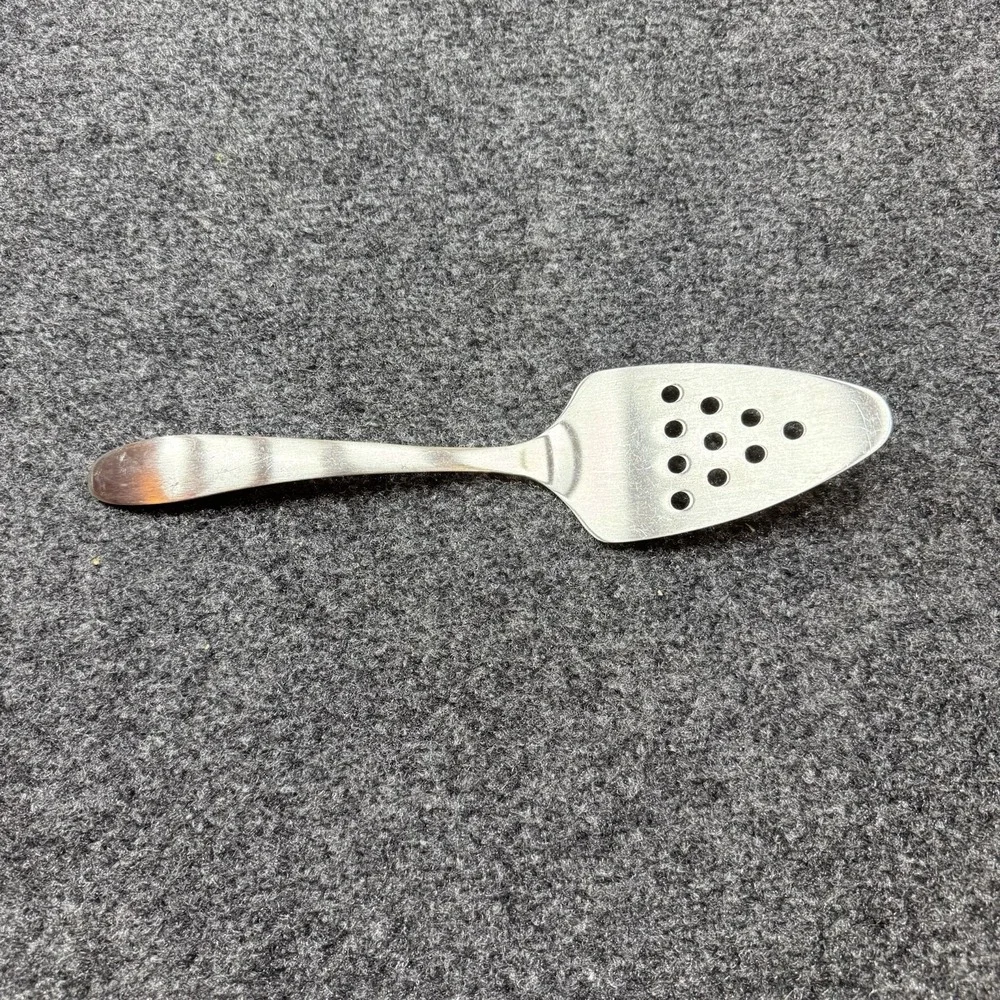 Oneida 18/8 Stainless Slotted Pie/Cake Server- 10 3/4